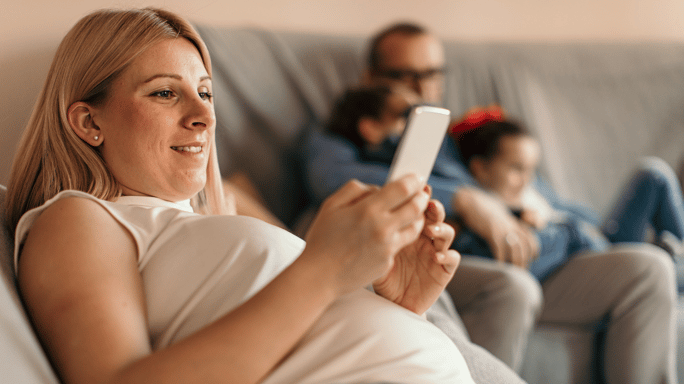 Pregnant Patient using Mobile App 